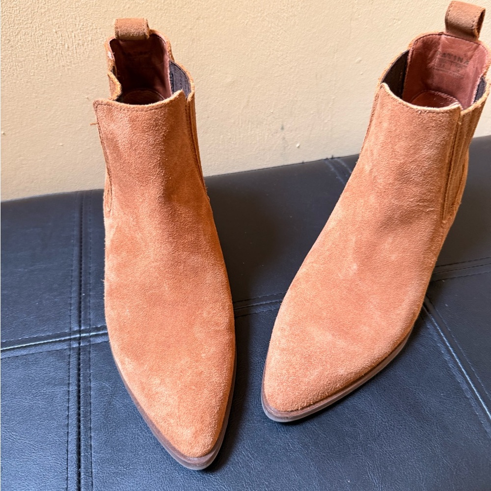 Tan Ankle Boots with Elastic Panels and Pointed Toe